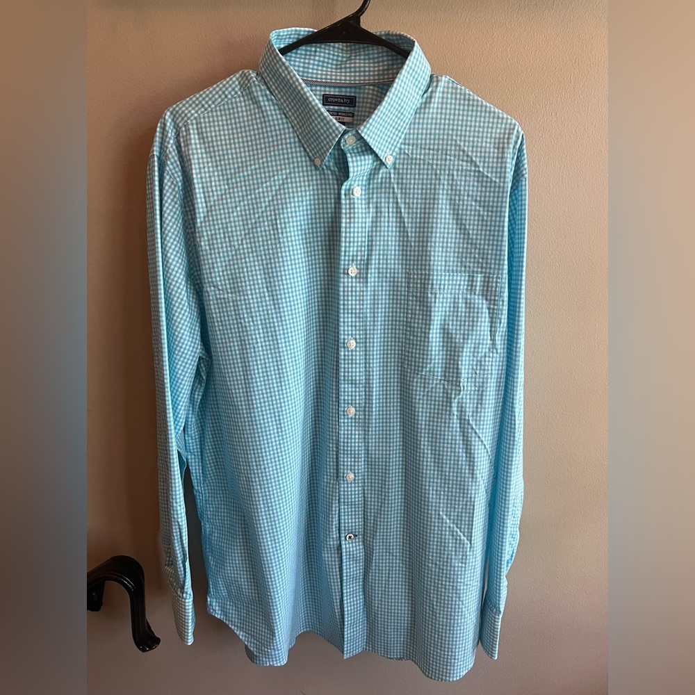Crown & Ivy Button Down Size XL